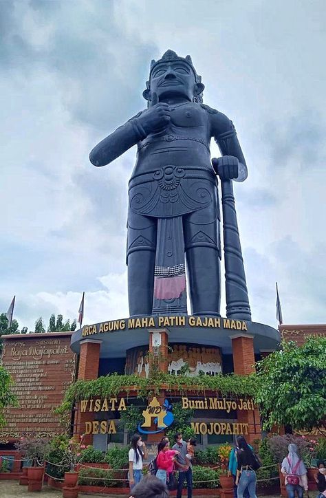 Arca Agung Maha Patih Gajah Mada Mojokerto, patung gajah madah terbesar di Indonesia Gajah Mada, Indonesia, Art