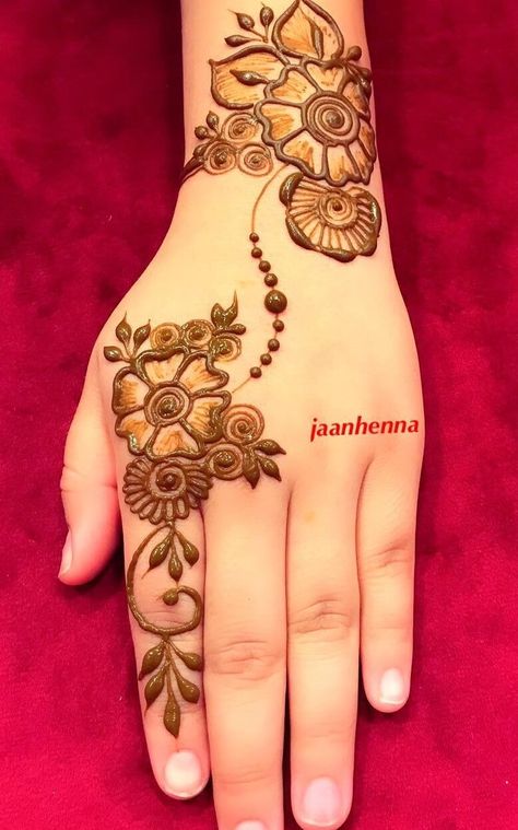 Mehndi Designs For All Festivals And Occasions For Kids Aesthetic Minimal Mehndi, Minimal Mehndi Design, Minimal Mehndi, Latest Mehndi Design, New Mehndi Design, Short Mehndi Design, New Mehndi, Simple Mehendi Designs, Henna Designs For Kids