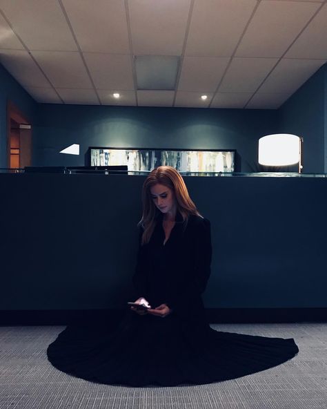 @iamsarahgrafferty in a moment of repose #bts #suits #donna @suits_usa #july18 #S8 #premiere Donna Paulsen, Sarah Rafferty, Suits Usa, Suits Series, Gabriel Macht, Rebecca Ferguson, Rachel Weisz, Anya Taylor Joy, Stana Katic