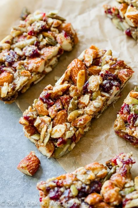 Pumpkin Spice Snack, Homemade Snack Bars, Nuts Recipes, Cranberry Pumpkin, Gluten Free Snacks Healthy, Healthy Snack Bars, Fruit And Nut Bars, Healthy Granola Bars, Plats Healthy