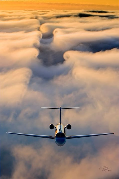 Jets Privés De Luxe, Lear Jet, Clouds At Sunset, Jet Privé, Luxury Helicopter, Airplane Photography, Private Plane, Private Jets, Aviation Photography