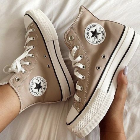 Tenis Aesthetic, Boty Converse, Wallpaper Nike, Cute Converse Shoes, Cute Converse, Converse Outfits, Dr Shoes, Trendy Shoes Sneakers, Preppy Shoes