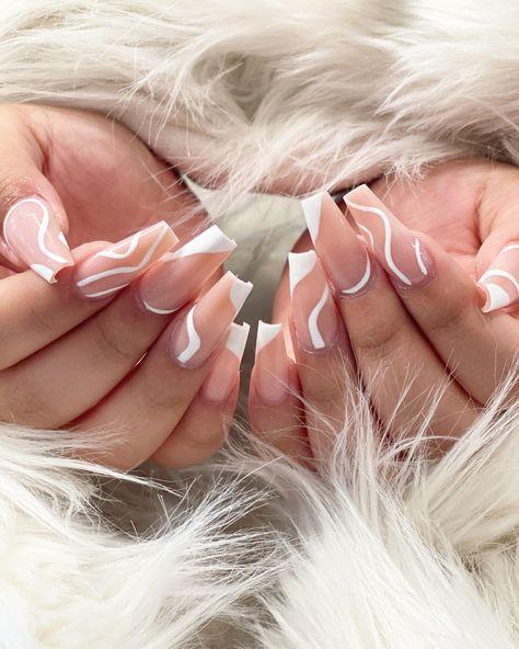 Coffin Acrylic Nails Swirl Design, White Swirly Nails Coffin, Simple Elegant White Nails, Squiggle Acrylic Nails, Swirly Nail Designs Square, Summer Acrylic Nails Ballerina, Swirly Nails Coffin, White Spiral Nails, Nail Art Designs Ballerina