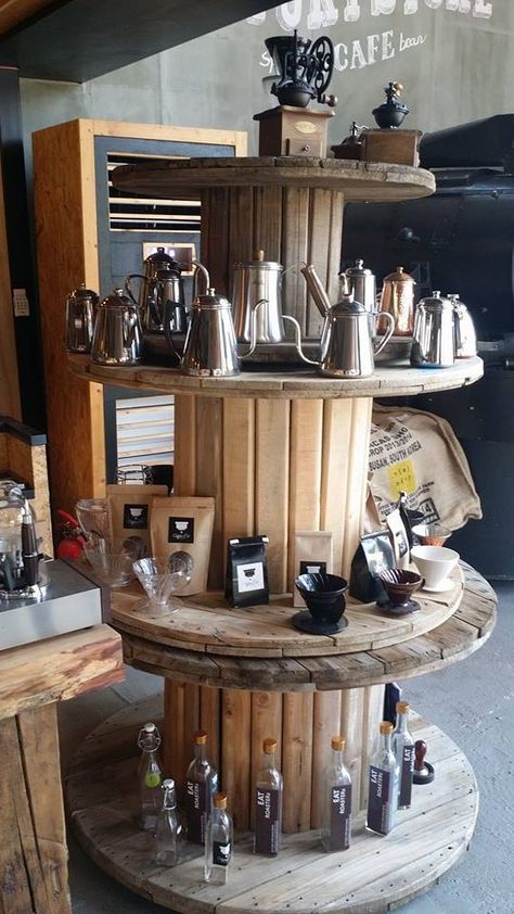 Diy Bakery Display, Bbq Shop, Wood Cafe, Cafe Display, Order Coffee, Cafe Counter, Trendy Lighting, Bakery Display, Coffee Shops Interior