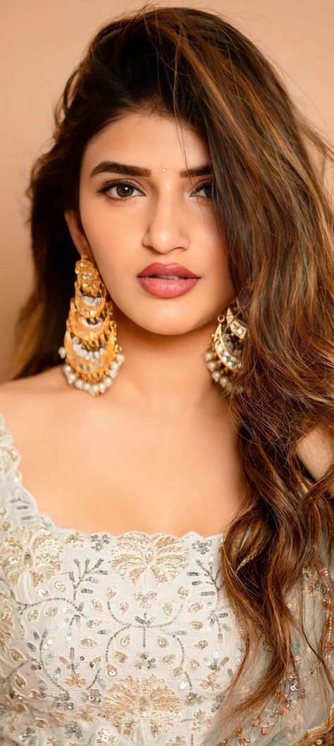 Sree Leela, Hd Make Up, Tara Sutaria, Actress Hairstyles, Disney Pop, Glamour Beauty, Beautiful Dresses Short, Hot Lips, Indian Actress Hot Pics