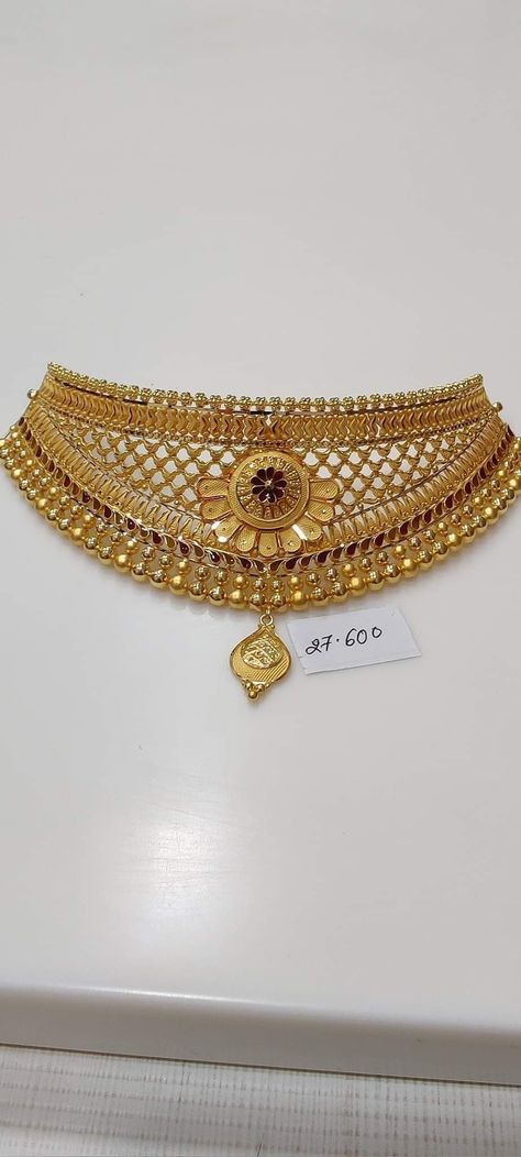 Bridal Gold Choker Designs, Chokar Design Jewelry In Gold, Gold Choker Necklace Indian, Wedding Jewellery Designs, Unique Gold Jewelry Designs, Delicate Gold Jewelry, Bridal Necklace Designs, Gold Jewels Design, Bride Jewelry Set