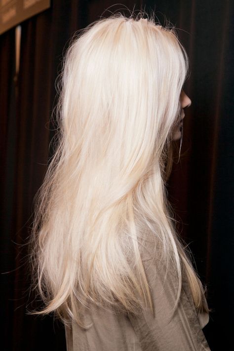 platinum blonde Dark Brown Hair Balayage, Black Celebration, Light Blue Hair, Color Rubio, White Blonde Hair, Creamy Blonde, Brown Hair Balayage, Super Hair, Platinum Hair