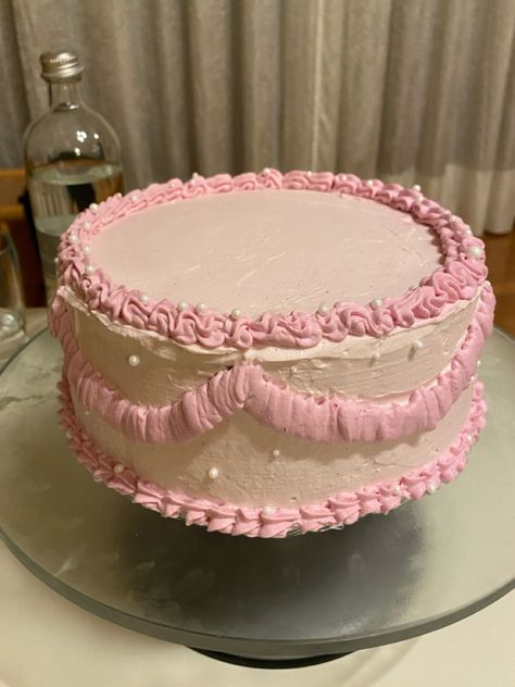 Pink Circle Cake, Birthday Cake Circle, Circle Birthday Cake, Pink Round Cake, Circle Cake, Pink Birthday Cakes, Round Cake, Pink Birthday, Pink Cake