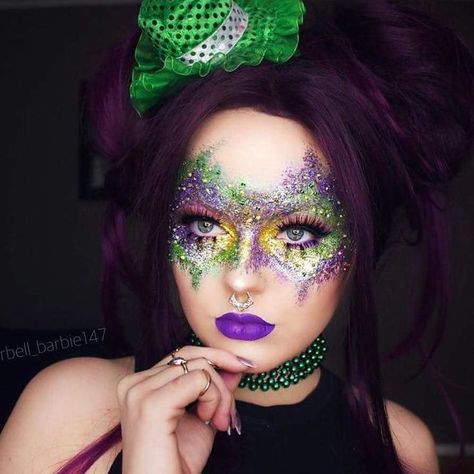 Another gorgeous Mardi Gras creation using our New Mardi Gras Kit!!!! Absolutely gorgeous....  #Repost @barbell_barbie147 from our friends at @MehronMakeupNYC  A little punk themed Mardi Gras look using @mehronmakeup new Mardi Gras kit! I used the metallic purple green and gold with a stippling brush to give the diffused look to the mask. I also used their gold "glitter mark" for the gold dots and I used the beads that came in the kit to make a choker  Contact us at 585-482-8780 for more informa Mardi Gras Face Paint, Mardi Gras Makeup, Stippling Brush, Mardi Gras Outfits, Mehron Makeup, Nails Purple, Mardi Gras Costumes, Face Paintings, Color Contour