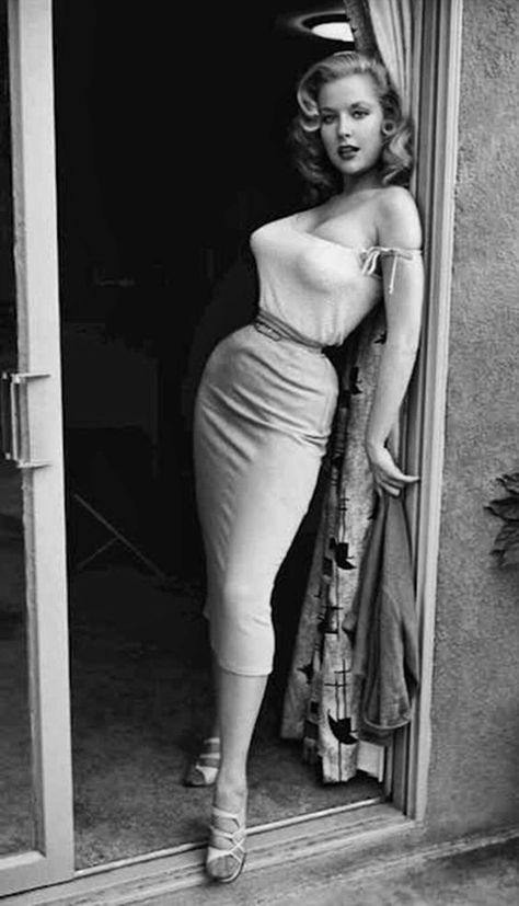 Stile Pin Up, Betty Brosmer, Pin Up Vintage, Glamour Vintage, Mae West, Gene Kelly, Look Retro, Norma Jean, 50 Style