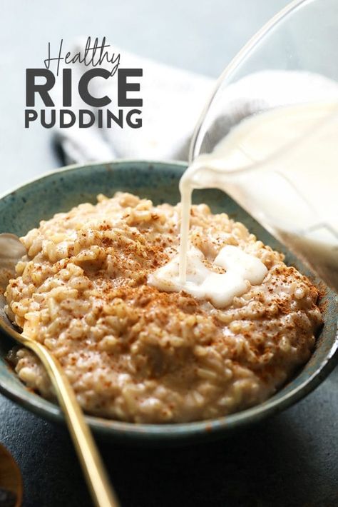 Easy Vegan Rice Pudding - Fit Foodie Finds Healthy Rice Breakfast, Healthy Rice Pudding Recipe, Vegan Rice Pudding Recipe, Healthy Rice Pudding, Brown Rice Pudding Recipe, Rice Pudding Vegan, Rice Breakfast Recipes, Healthy Puddings, Vegan Rice Pudding