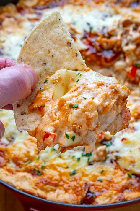 BBQ Chicken Dip Bbq Dip, Hot Chicken Dip, Melted Cheese Dip, Bbq Chicken Dip, Bbq Party Food, Closet Cooking, Bbq Sauce Chicken, Chicken Dip Recipe, Bbq Chicken Pizza