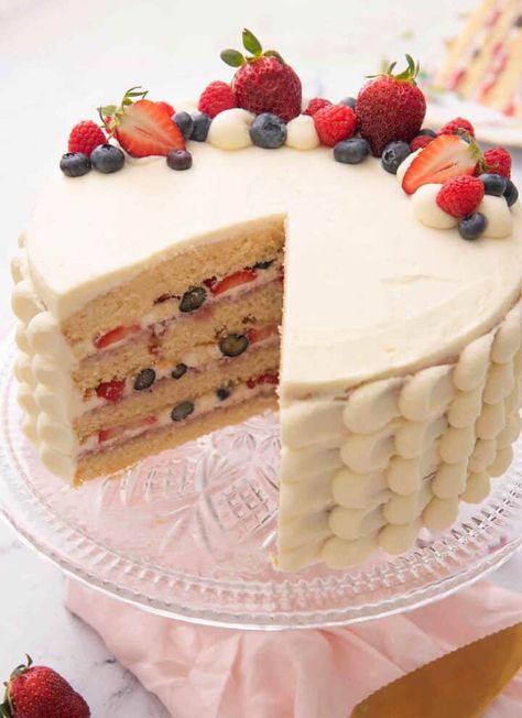 Vanilla Cake With Berry Filling, Best Chantilly Cake Recipe, Raspberry Chantilly Cake, Chantelle Cake Recipe, Vanilla Cake With Fruit Filling, Chantilly Lace Cake, Chantelle Cake, Chantilly Cake Decoration, Vanilla Berry Cake