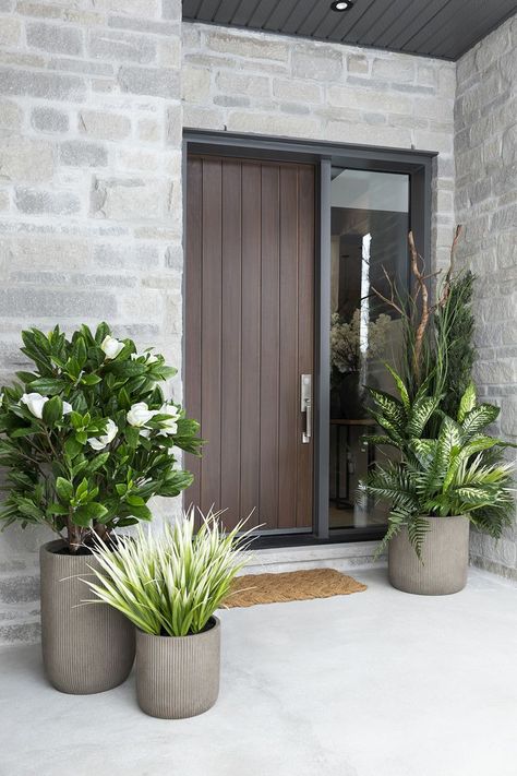 Whether you prefer colorful blooms or lush greenery, our collection of outdoor plant pots for the front door provides the perfect accent to elevate your home's curb appeal.

#FrontDoorDecor #OutdoorPlantPots #EntrywayElegance #FrontDoorFlowers #HomeEntrance #OutdoorDecor #CurbAppeal #GardenStyle Plants For Planters, Faux Outdoor Plants, Front Door Plants, Front Door Planters, Front Porch Plants, Porch Plants, Outdoor Entryway, Porch Planters, Potted Plants Outdoor