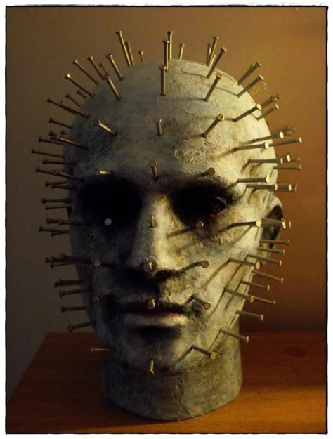 pinhead ~ Hell Raiser, Decoration Hall, Halloween Decorating Ideas, Strašidelný Halloween, Styrofoam Head, Halloween Decorating, Scary Halloween Decorations, Halloween Party Supplies, Halloween Displays