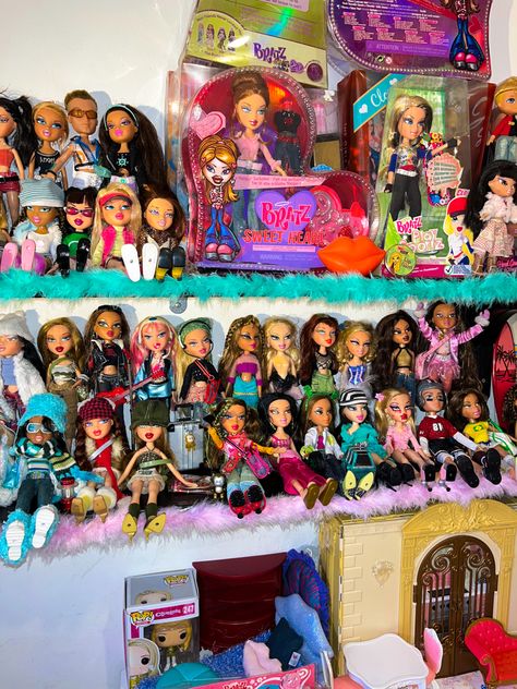 Bratz Collection Display, Bratz Doll Collection Display, Bratz Doll Display, Bratz Display, Doll Playroom, Brats Aesthetic, Bratz Room, 2 Bratz, Bratz Fashion