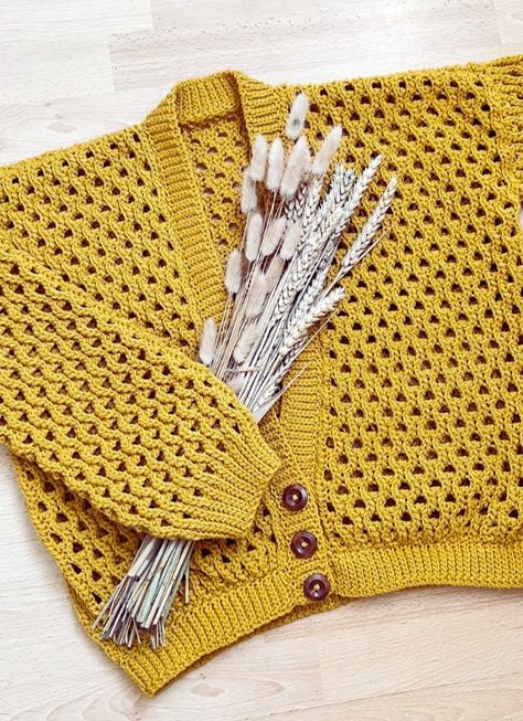 Cárdigan Espigas de Trigo en Crochet Patrón Gratis - Crochetisimo Crochet Sweater Pattern Easy, Crochet Vest Pattern Free, Fall Cardigan, Crochet Vest Pattern, Crochet Coat, Crochet Clothes Patterns, Crochet Cardigan Pattern, Basic Crochet Stitches, Sweater Crochet Pattern