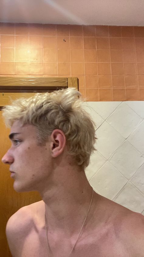 Nice Mullet Hairstyle Mens, Bleached Hair Men Curly, Bleach Blonde Mullet Man, Short Blonde Haircuts Men, Short Blonde Mullet Men, Blond Hairstyles Men, Men’s Bleached Haircuts, Blond Short Hair Men, Blonde Modern Mullet