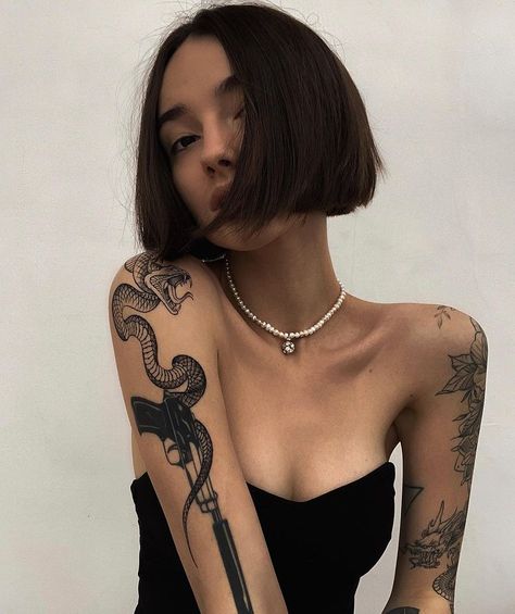 Girl With Tattoos Aesthetic, Woman Tattoo Aesthetic, Tattooed Girl Aesthetic, Tattoo Girl Aesthetic, Girls With Tattoo, Viper Tattoo, Tatted Girl, Emma Vanity, 111 Tattoo