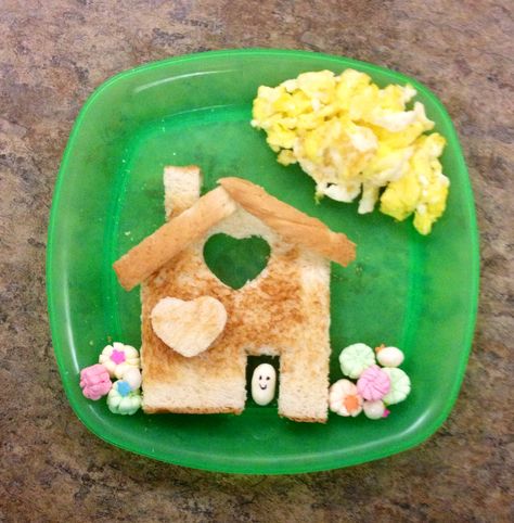 Fun kids eggs and toast Cute Toast Ideas, Bluey Shaped Toast, Food Dolls French Toast, Toast Shaped Plate, Fun Kid Breakfast, Eggs On Toast Aesthetic, Bento Eggs Food Art, Salad Making, Eggs And Toast