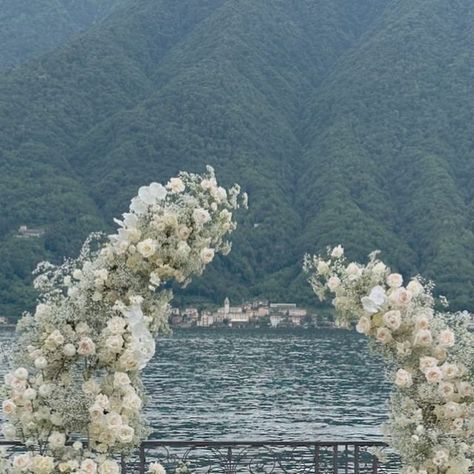 LAKE COMO WEDDING FLORIST on Instagram: "A fluffy and lush white deconstructed arch in @villa_balbiano Planning and styling @sofibute Venue @villa_balbiano @theheritagecollection Florals @lakecomoflorist #lakecomowedding #lakecomoflorist #lakecomo #villabalbiano #villabalbianello #villabalbianowedding #villabalbianellowedding #lakecomoweddings #villabalbianellowedding #weddingplanner #luxurywedding #luxurydecor #weddingdecor #weddinginitaly #destinationwedding #lakecomoweddingplanner #lakec Wedding Deconstructed Arch, Lake Como Wedding Ceremony, Wedding Villa Balbiano, Lake Como Intimate Wedding, Wedding Venue Lake Como, Lake Como Wedding Villa Balbiano, Lake Como Wedding, European Wedding, Luxury Decor