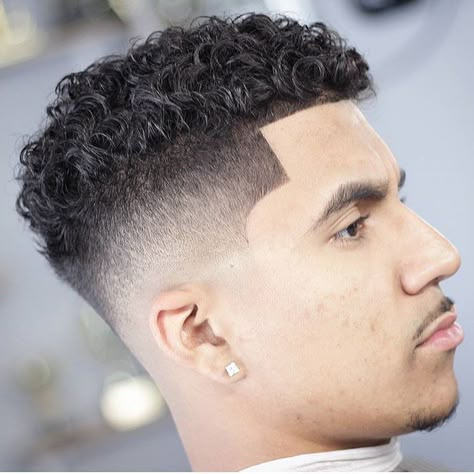 @joelmasterbarber to be featured hashtag #barbersinctv Undercut Curly Hair, Blowout Curls, Haircuts 2022, Tousled Hair, Best Haircuts, Beard Hairstyle, Short Curls, Haircuts For Wavy Hair, Mens Haircuts Fade