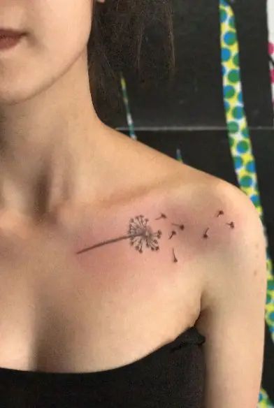 33 Fabulous Collar Bone Tattoos That Flatter Your Shape | Spiritustattoo.com Tattoos Dandelion, Collar Bone Tattoo Quotes, Collar Bone Tattoos, Dandelion Tattoo Meaning, Most Painful Tattoo, Birthdate Tattoo, Collar Tattoo, Front Shoulder Tattoos, Clavicle Tattoo