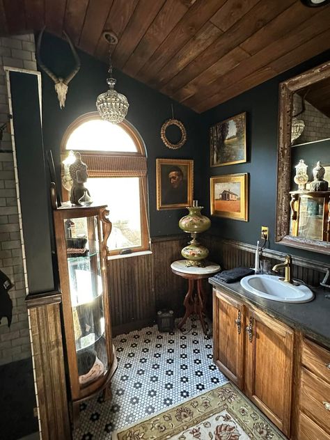 Dark Apothecary Bathroom, Moody Cabin Bathroom, Moody Vintage Bathroom, Moody Cabin, Dc Apartment, Vintage Bathroom Decor, Moody Vintage, Cabin Bathroom, Cabin Bathrooms