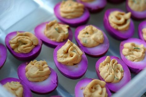 This deviled egg recipe was initially aimed at Baltimore Ravens fans, but the colors obviously work for #LSU tailgating. Purple Party Foods, Party Food Football, Birthday Appetizers, Pickled Deviled Eggs, Egg Appetizer, Deviled Egg Recipe, Purple Food, Hard Cooked Eggs, Pickled Beets