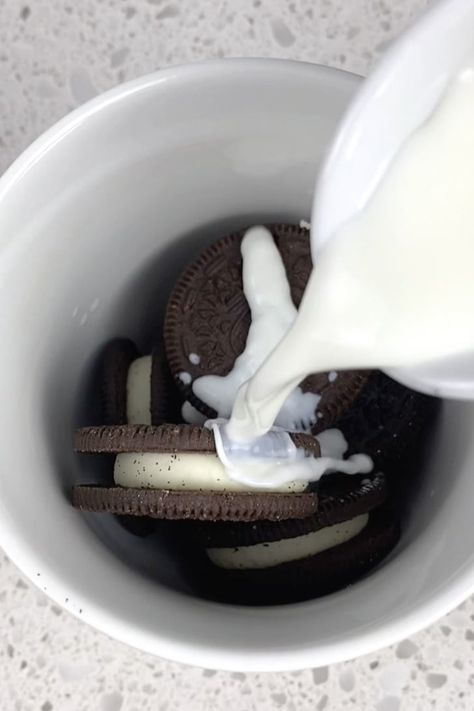 How to Make an Oreo Microwave Mug Cake | TikTok Videos Cookie Dump Cake, Lava Mug Cake, In A Mug Recipes, Oreo Mug Cake, Oreo Mug, Yeast Dough Recipe, Dimitras Dishes, Microwave Mug Cake, Cake Microwave