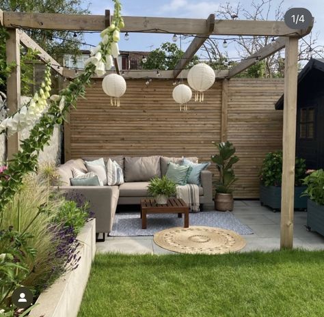 Back Of Garden Ideas, Bottom Of Garden Ideas, Garden Seating Area Ideas Small Spaces, L Shape Garden Design, Small Garden Seating Ideas, Small Back Garden Ideas Uk, Tiny Garden Design, Small Yard Garden, Low Maintenance Garden Ideas