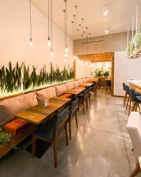 Bench Seating Restaurant Ideas, Restaurant Interior Design Booths, Small Dining Restaurant Design, High Sealing Lighting Ideas, Restaurant Wall Design Ideas Modern, Cafe Wall Design Ideas Interiors, Small Restaurant Interior Design Modern, Ideas Para Restaurantes Decoracion, Restaurant Decorations Ideas