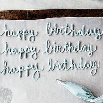 Writing On Cakes, Cake Lettering, Frosting Techniques, Cake Piping, Icing Techniques, How To Make Frosting, Cake Writing, Piping Techniques, Frosting Tips