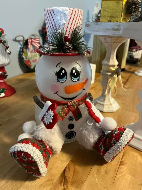 Fish Bowl Crafts, Fishbowl Snowman, Fish Bowl Snowman, Diy Snowman Crafts, Bowl Snowman, Diy Snowmen, Jar Snowman, Mason Jar Snowman, Christmas Things To Make