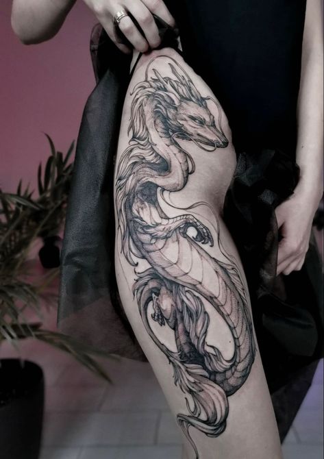 Dragon Tattoo Leg, Dragon Thigh Tattoo, Wing Tattoo Designs, Dragon Tattoo For Women, Muster Tattoos, Dragon Tattoo Designs, Thigh Tattoos Women, Makijaż Smokey Eye, Tattoo Design Drawings