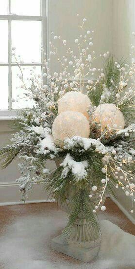 **Christmas & Winter Blessings** Winter Wonderland Home Decor, Blowing Up Balloons, White Tissue Paper, Winter Decorating, Winter Decorations, White Christmas Decor, Christmas Arrangements, White Balloons, I Love Christmas