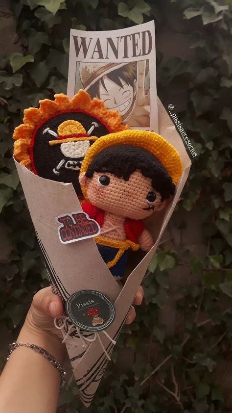 One piece sunflower + Luffy amigurumi crochet Crochet Luffy Hat, Crochet Boyfriend Gift, Crochet Luffy, Crochet Gifts For Boyfriend, Luffy Amigurumi, Cutest Animals On Earth, Beginner Crochet Tutorial, Crochet Bouquet, Cute Couple Gifts