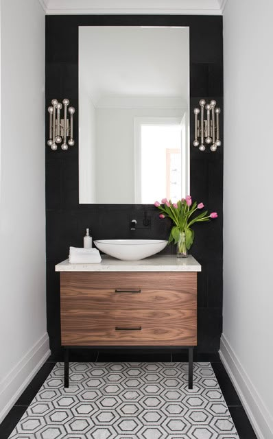 Modern Powder Rooms, Monochrome Bathroom, Bilik Air, Black And White Bathroom, Powder Room Decor, Powder Room Ideas, Powder Room Design, Modern Toilet, Half Bathroom