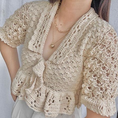 Knitted Collar Top, Collared Crochet Top, Crochet Cardigan Collar, Crochet Collar Top, Winter Crochet Ideas, Winter Crochet Hat, Permanent Job, Tops A Crochet, Free Crochet Cardigan