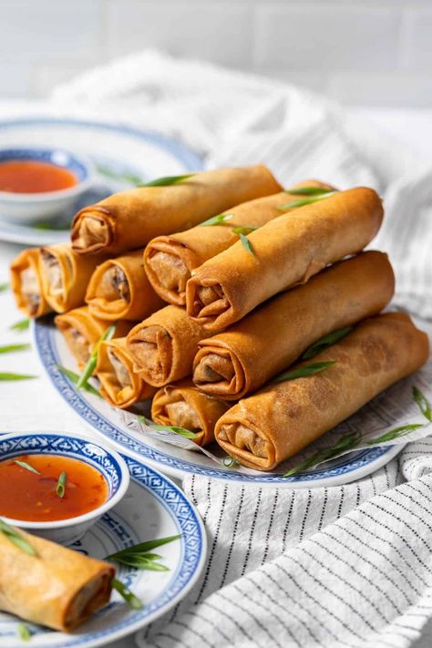 Crispy Chinese Spring Rolls - El Mundo Eats White Food Platter, Chinese Take Out Aesthetic, Chinese Food Party, Deep Fried Spring Rolls, Chinese Rolls, Chinese Spring Rolls, Chinese Egg Rolls, Spring Roll Filling, Veg Spring Rolls