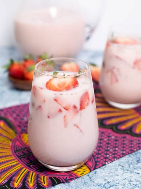 Strawberry Agua Fresca Recipe, Strawberry Agua Fresca, Strawberry Drink Recipes, Fresca Drinks, Mexican Love, Mexican Drink Recipes, Berry Smoothies, Coconut Milk Drink, Agua Fresca Recipe