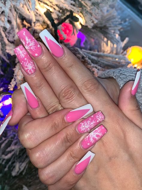 Neon Pink Christmas Nails, Pink Nails With Snowflakes, Pink And White Snowflake Nails, Pink Snowflake Nails Acrylic, Pink Nails White Snowflake, Pink Chrome Snowflake Nails, Hot Pink Christmas Nails, Pink Glitter Snowflake Nails, Christmas Nails Pink