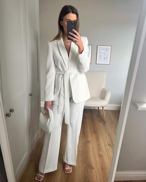 Deirdre Phelan on Instagram: "This new Zara suit is making me excited for summer!! 😍 Love it also paired with the jeans 🤍✨ Blazer: 2310/187 Trousers: 2216/118" High Waisted Trousers Outfit, White Blazer Women, Blazer With Belt, Blazer Suit Women, Shawl Collar Blazer, Trouser Outfit, Purple Suits, Womens Office, Oufits Casual