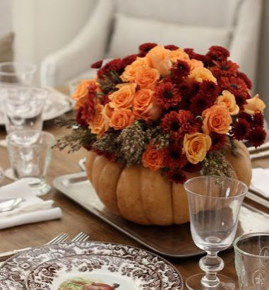 Love this pumpkin vase! Thanksgiving Table Settings Diy, Diy Thanksgiving Centerpieces, Thanksgiving Centerpieces Diy, Easy Diy Thanksgiving, Pumpkin Vase, Fall Table Centerpieces, Thanksgiving Decorations Diy, Pumpkin Flower, Diy Thanksgiving