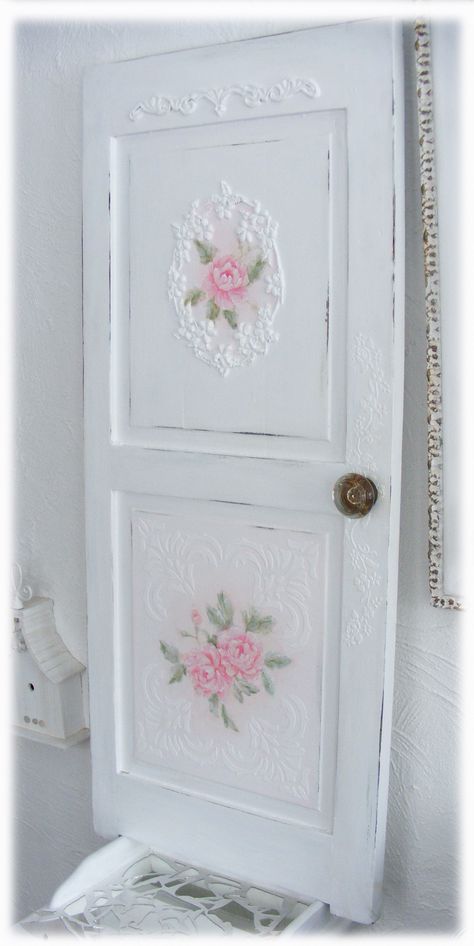 Rococo shabby door French painting. www.royalrococo.com Camera Shabby Chic, Baños Shabby Chic, Cocina Shabby Chic, Muebles Shabby Chic, Decoration Shabby, Cottage Shabby Chic, Shabby Chick, Shabby Chic Room, White Door