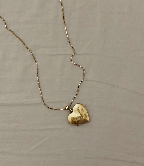 Bridesmaid Kit, Whimsical Jewelry, Classy Jewelry, Gold Heart Necklace, Handmade Wire Jewelry, Royal Jewelry, Fancy Jewelry, Heart Locket, Jewelry Inspo