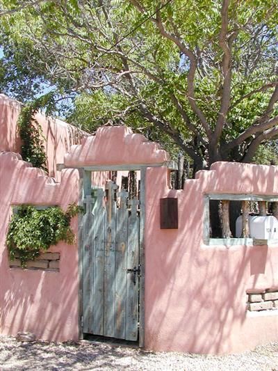 Pink Plants, Adobe Home, New Mexico Homes, Pink Desert, Adobe House, Mexico Style, Santa Fe Style, Casas Coloniales, Spanish Style Homes