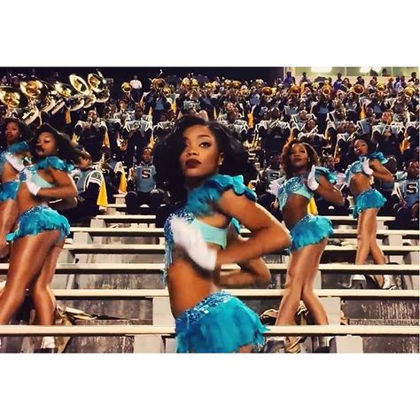 Aww☺️! @trin.t 's video of the Fab Dancing Dolls performing to "Can You Stand the Rain" hit 100k views today! Congrats @trin.t ! &thank you for your #SUpport of the Dolls! LINK IS IN MY BIO! ☔️💙 Kayla Pittman, Majorette Dance Uniforms, Majorette Outfits, Majorette Uniforms, Dallas Cheerleaders, Cheerleading Cheers, Dance Uniforms, Black Bratz Doll, College Cheerleading