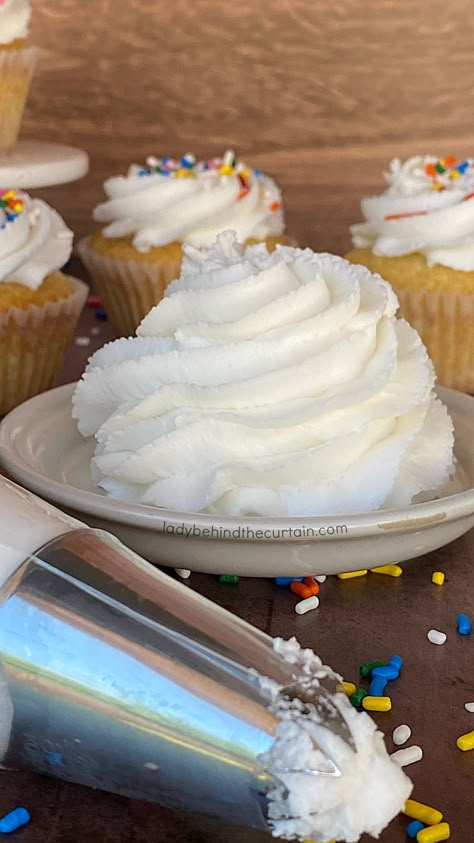 Classic Bakery White Frosting Recipe Frosting For White Cake, Bakery Frosting Recipe, Wedding Cake Icing Recipe, Wedding Cake Frosting Recipe, Bakery Frosting, Icing Recipe For Cake, Decorator Frosting Recipe, White Frosting Recipes, Decorating Icing Recipe