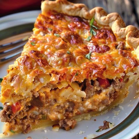 Best Savory Pie Recipes, Monterey Sausage Pie, Sausage Pie Recipe, Savory Pie Recipes, Cheeseburger Recipes, Pie Savory, Vegetable Pie Recipes, Dinner Pie, Sausage Pie